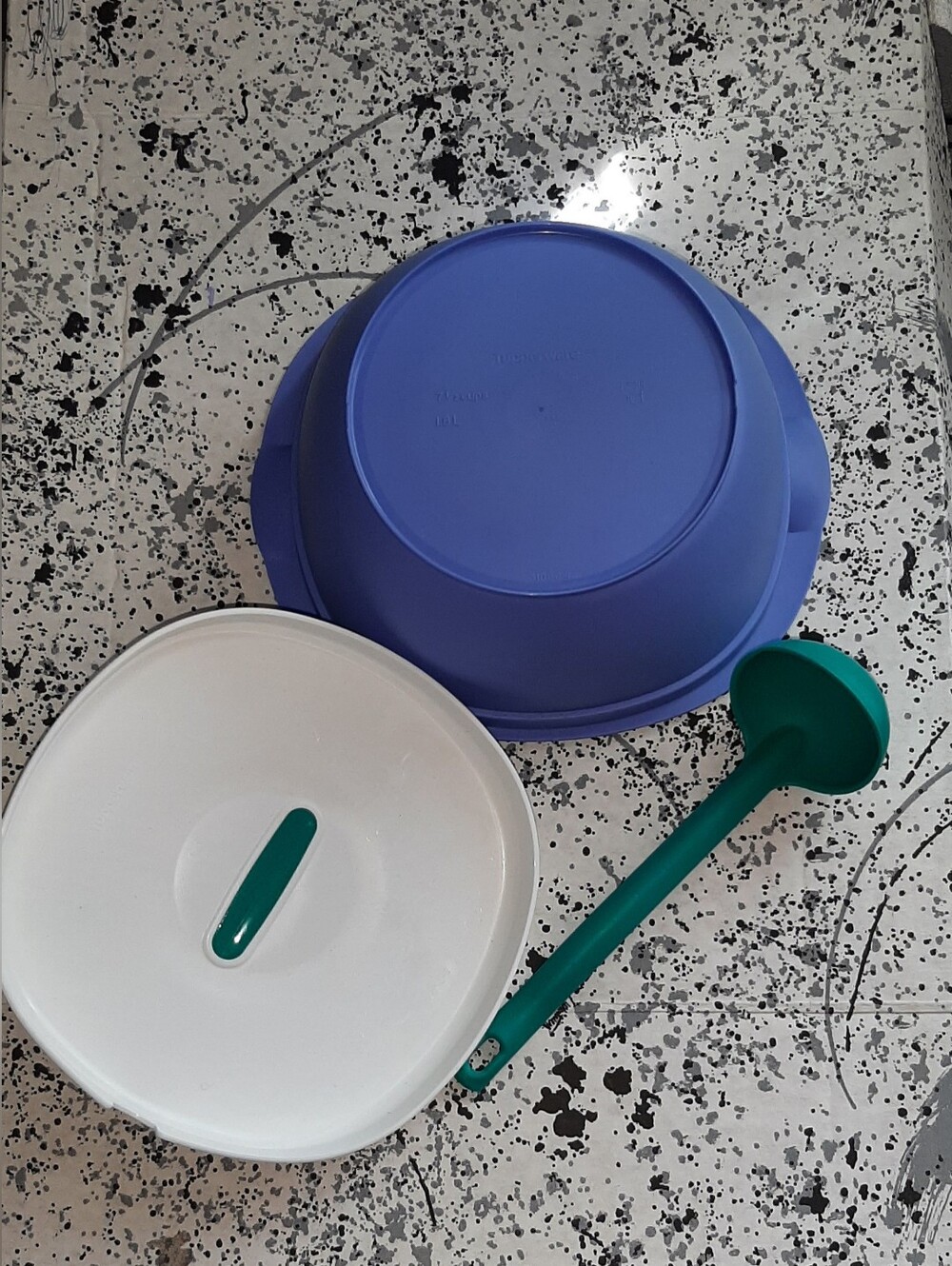 Tupperware Serving Set With Ladle - Picture 7 of 7